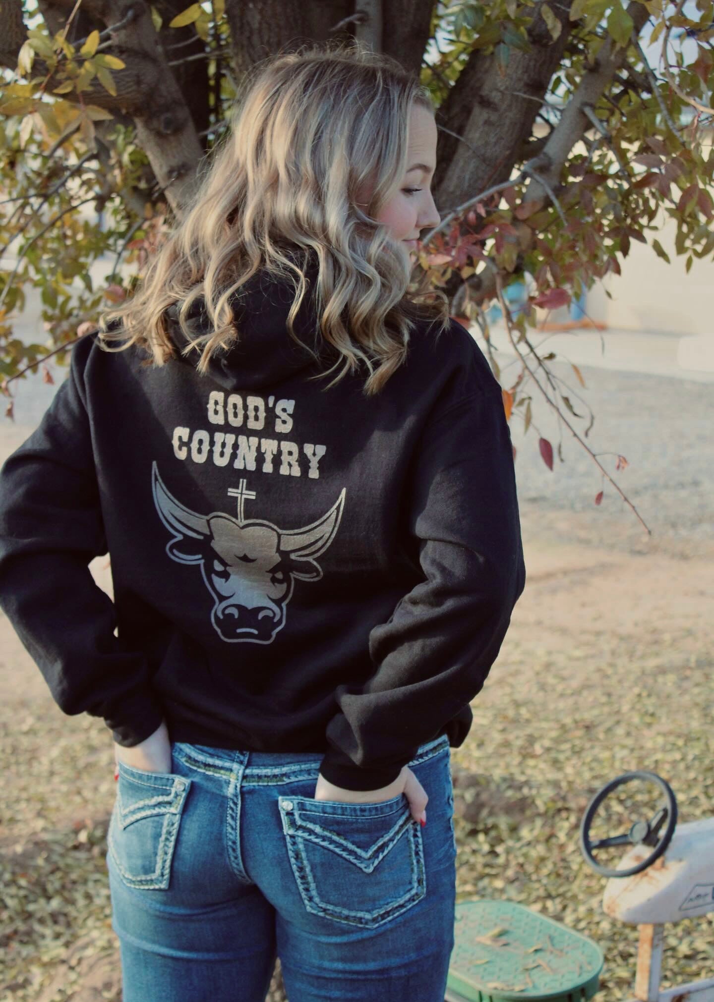 GOD’S COUNTRY HOODIE (BULL)