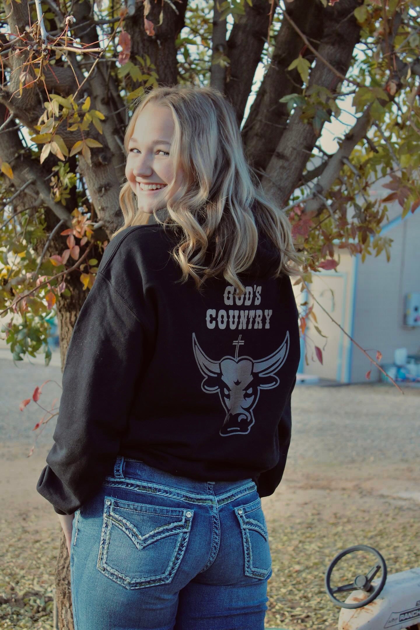 GOD’S COUNTRY HOODIE (BULL)